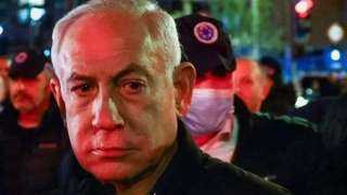 صور ترصد آثار الصدمة على وجه نتنياهو أثناء تفقد موقع هجوم القدس (صور وفيديو)